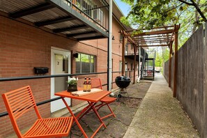 公寓客房, 多張床 (220 Peterson St. (Unit 2)) | 住宿入口