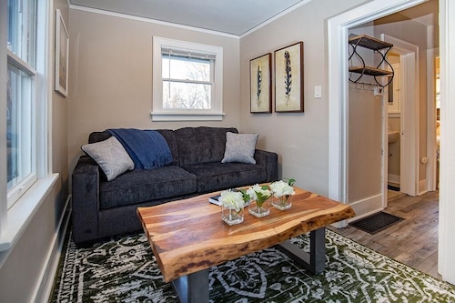 Cozy Carriage House | Walk to UNC | + Free Bikes