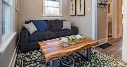 Cozy Carriage House | Walk to UNC | + Free Bikes