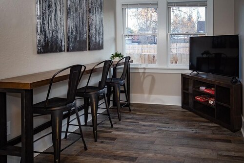 Cozy Carriage House | Walk to UNC | + Free Bikes