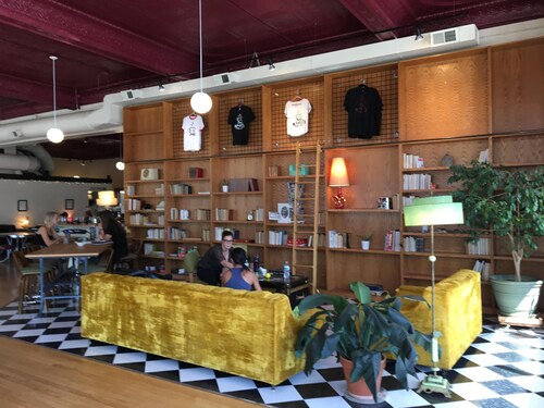 Cozy Retreat | Walk to UNC | FREE Cruiser Bikes