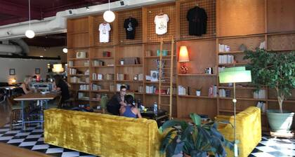 Cozy Retreat | Walk to UNC | FREE Cruiser Bikes