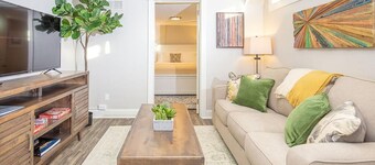 Cozy Retreat | Walk to UNC | FREE Cruiser Bikes