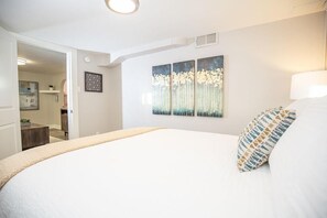 Apartment, Multiple Beds (1534 10th Ave, US) | 2 bedrooms, iron/ironing board, WiFi, bed sheets - Cozy Retreat | Walk to UNC | FREE Cruiser Bikes (Greeley)