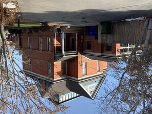 House, Multiple Beds (Historic Hahn Haus! Steps from Downto) | Exterior