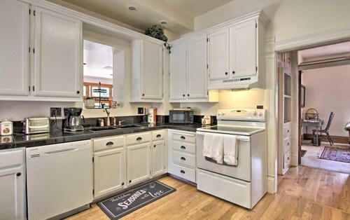 Historic Hahn Haus! Steps From Downtown Loveland!