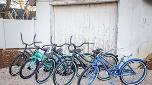 A row of bicycles parked against a white wall. - Couple’s Getaway | Walk to UNC |FREE Cruiser Bikes (Greeley)