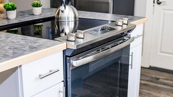 Apartment, Multiple Beds (1536 10th Ave - Upper) | Private kitchen | Fridge, electric kettle, toaster, cookware/dishes/utensils