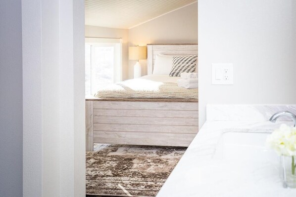 Apartment, Multiple Beds (1536 10th Ave - Upper) | 3 bedrooms, iron/ironing board, travel crib, WiFi