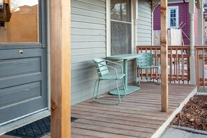 Balcony - Couple’s Getaway | Walk to UNC |FREE Cruiser Bikes (Greeley)