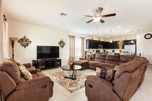 บ้านพัก, หลายเตียง (946SP - West Haven Gated Community) | ห้องนั่งเล่น