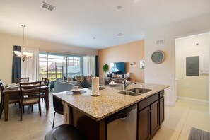 Nhà, nhiều giường (177CD-Festival Resort) | Bếp riêng | Dụng cụ nấu nướng/bát dĩa/dao nĩa 