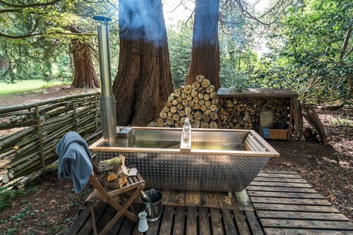 Cabin for 2 - Wood Burning Hot Tub & Fire