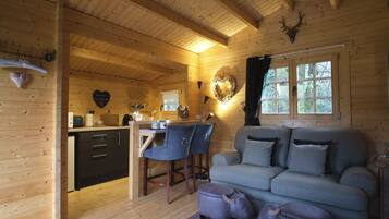 Cabin | Living area | Fireplace