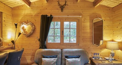 1-bed Cabin, 2 Adults, Wood Burning Hot Tub & Fire