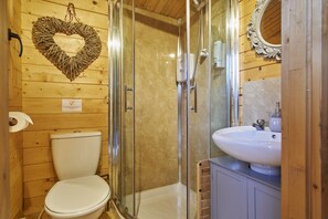 Cabin | Bathroom | Shower, towels - Cabin for 2 - Wood Burning Hot Tub & Fire (Carluke)