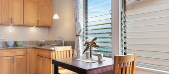 Cute Plantation Cottage; Walk into Wailuku Town; Central Location!