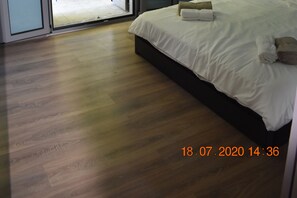1 chambre, fer et planche à repasser, Wi-Fi, draps fournis