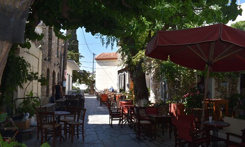 Renovated traditional house in the center of the square!