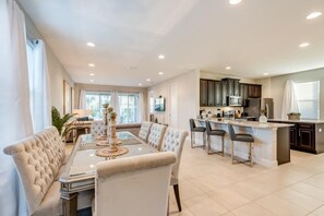 House, Multiple Beds (7392MA- Encore) | Private kitchen