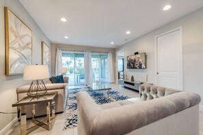 하우스, 침대(여러 개) (7392MA- Encore) | 거실 | TV