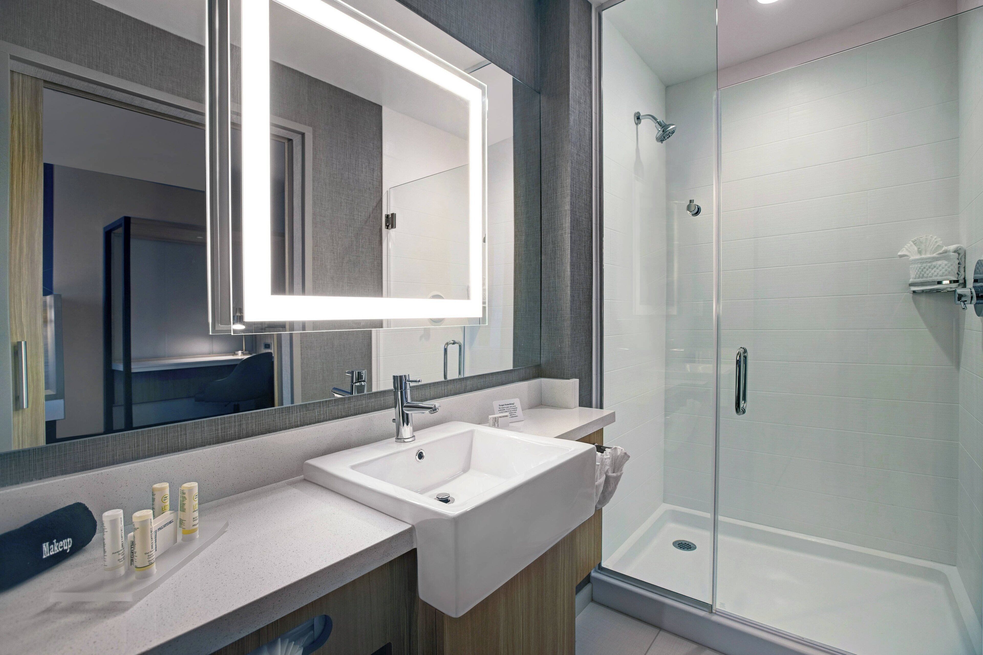 hydromassage showerhead, free toiletries, hair dryer, towels