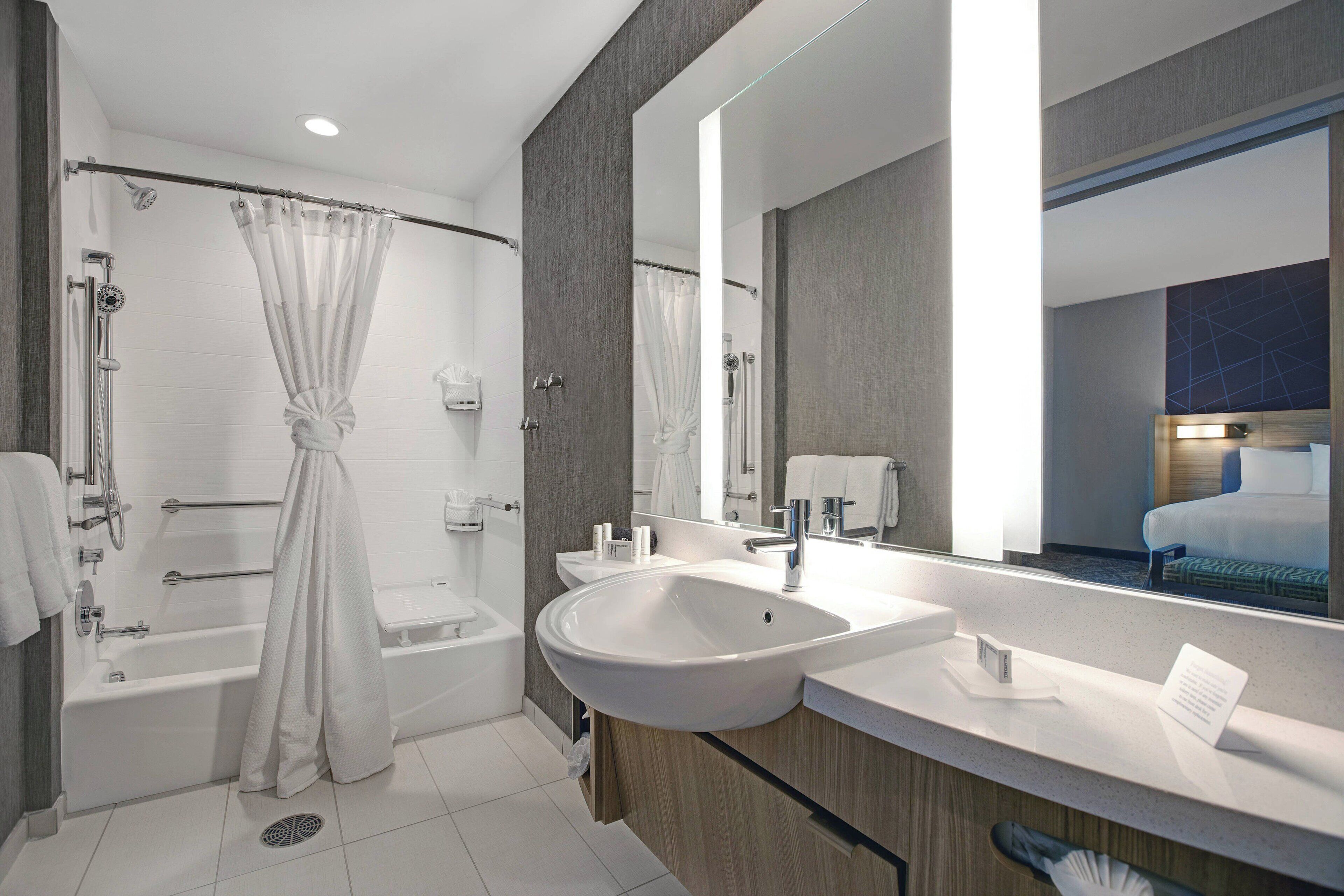 hydromassage showerhead, free toiletries, hair dryer, towels