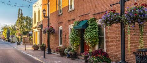 Townhouse, 1 queensize-seng (262 Old Firehouse Alley, US) | Eksteriør