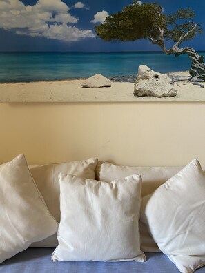 2 chambres, coffres-forts dans les chambres, fer et planche à repasser