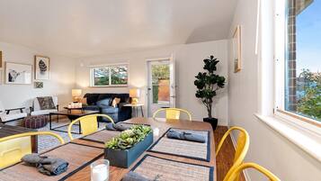 Apartment, Mehrere Betten (1020 Garfield St. (Suite 1)) | Wohnzimmer