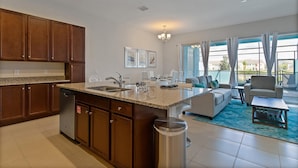 House, Multiple Beds (185CD-Festival) | Private kitchen - 185cd-festival (Davenport)