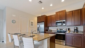 House, Multiple Beds (185CD-Festival) | Private kitchen - 185cd-festival (Davenport)