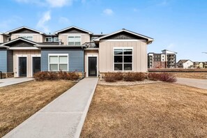 Casa de ciudad, varias camas (238 Osiander St. Unit D) | Entrada de la propiedad