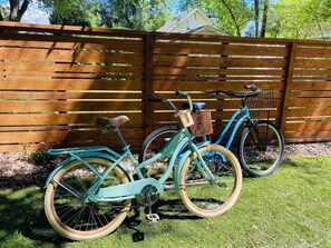 House, 1 Queen Bed (426 N. Loomis Ave.) | Property grounds