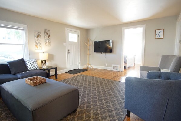 Interior - Beautiful Bungalow Next to UNC-FREE Cruiser Bikes! (Greeley)