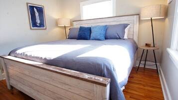 Apartment, Multiple Beds (915 23rd St - Upper) | 2 bedrooms, WiFi, bed sheets