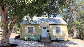 Apartment, Multiple Beds (915 23rd St - Upper) | Property entrance