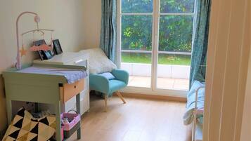 3 slaapkamers, een kluis op de kamer, een strijkplank/strijkijzer, wifi