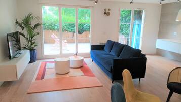 Televisie, videospelletjes, een dvd-speler en boeken