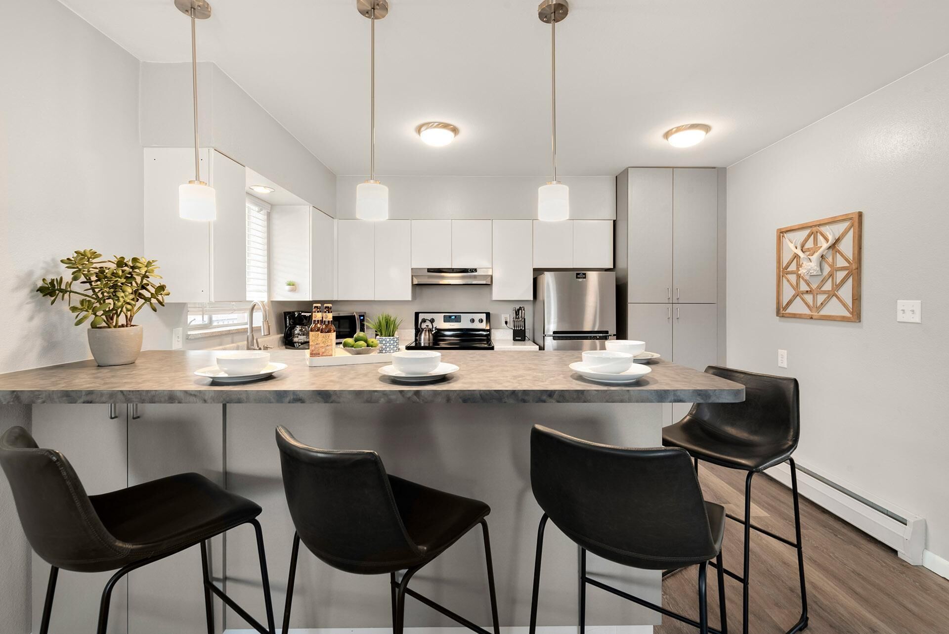 콘도, 침대(여러 개) (220 Peterson St. (Unit 8), US) | 전용 주방 | 대용량 냉장고, 전자레인지, 오븐, 쿡탑