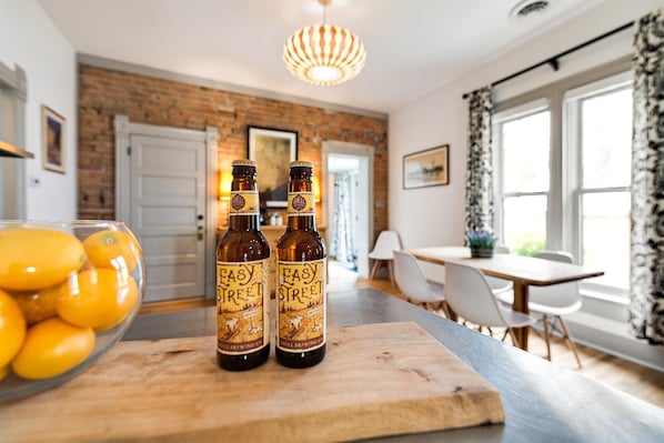 Private kitchen - Lola House! Cozy comfort, Prime Old Town Location (Fort Collins)