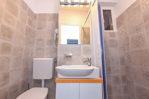 Apartment, 1 Bedroom, City View | Bathroom