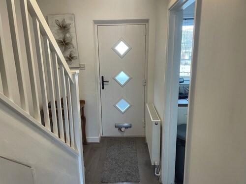 River House 2BR 1 Bathroom & Downstairs Toilet Parking St Neots Town Centre