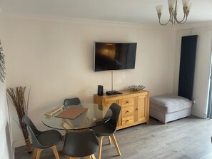 House, 2 Bedrooms, River View | Dining