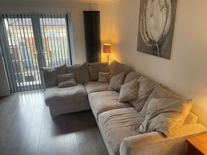 House, 2 Bedrooms, River View | Living area