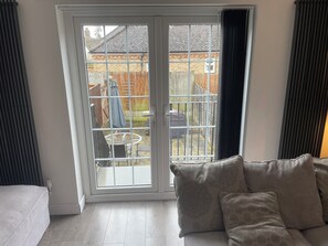 House, 2 Bedrooms, River View | Living area
