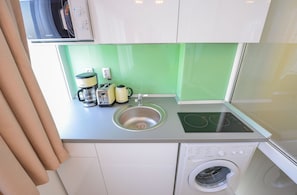 Studio, 1 Bedroom, City View | Interior
