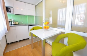 Studio, 1 Bedroom, City View | Interior