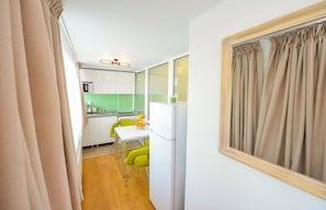 Studio, 1 Bedroom, City View | Interior
