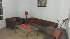 Apartment, 3 Bedrooms, Accessible, Smoking | Living area